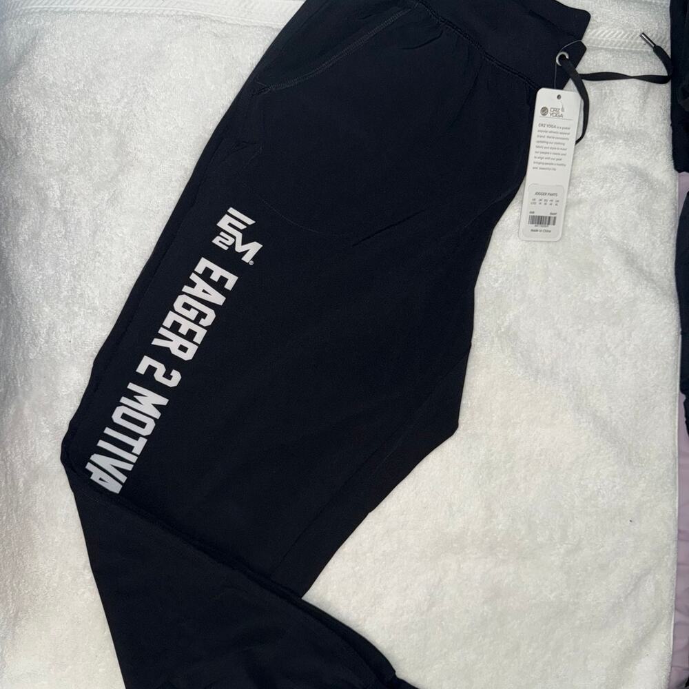 Women’s joggers -l